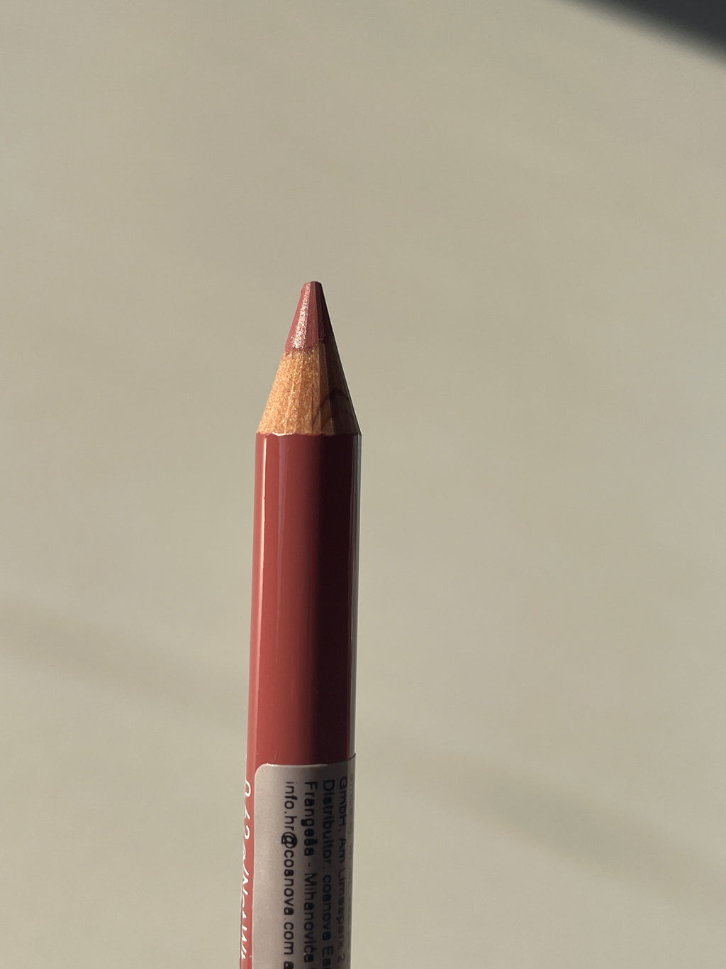 Creion buze Pout line - 02 Pinky Promise - ESSENCE