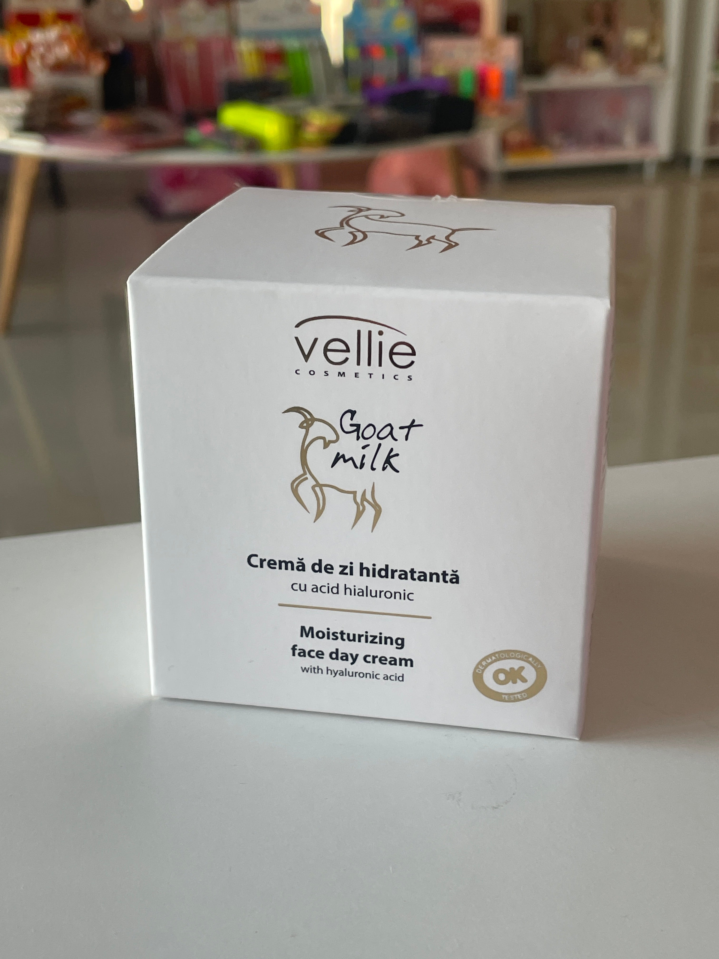 Crema hidratanta de zi cu extract din lapte de capra si acid hialuronic Goat Milk  - VELLIE