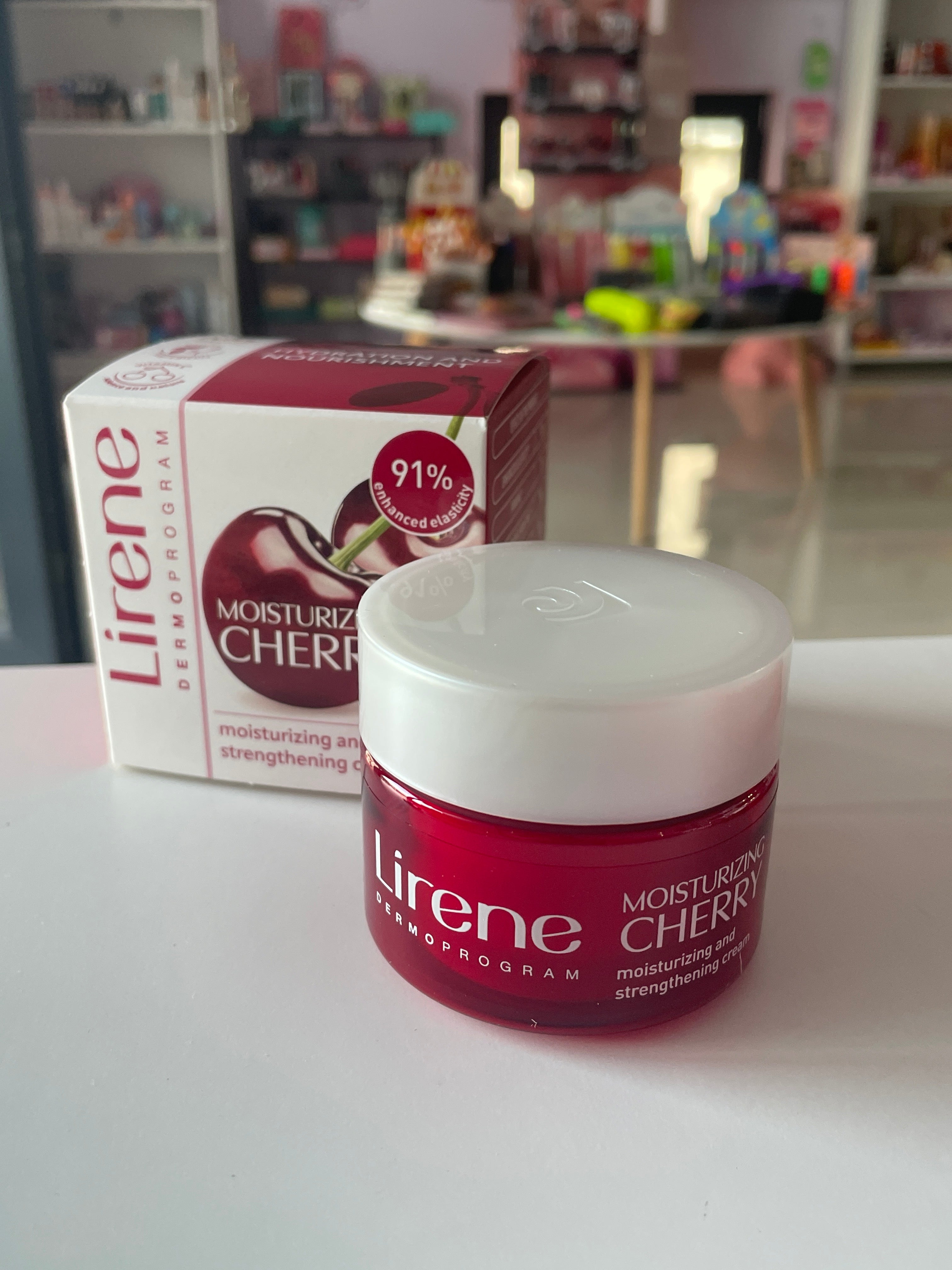 Crema hidratanta cu Cirese - LIRENE