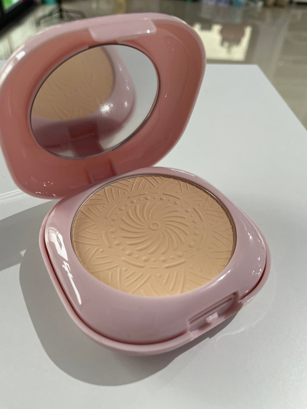 Pudra compacta si concealer - Ushas