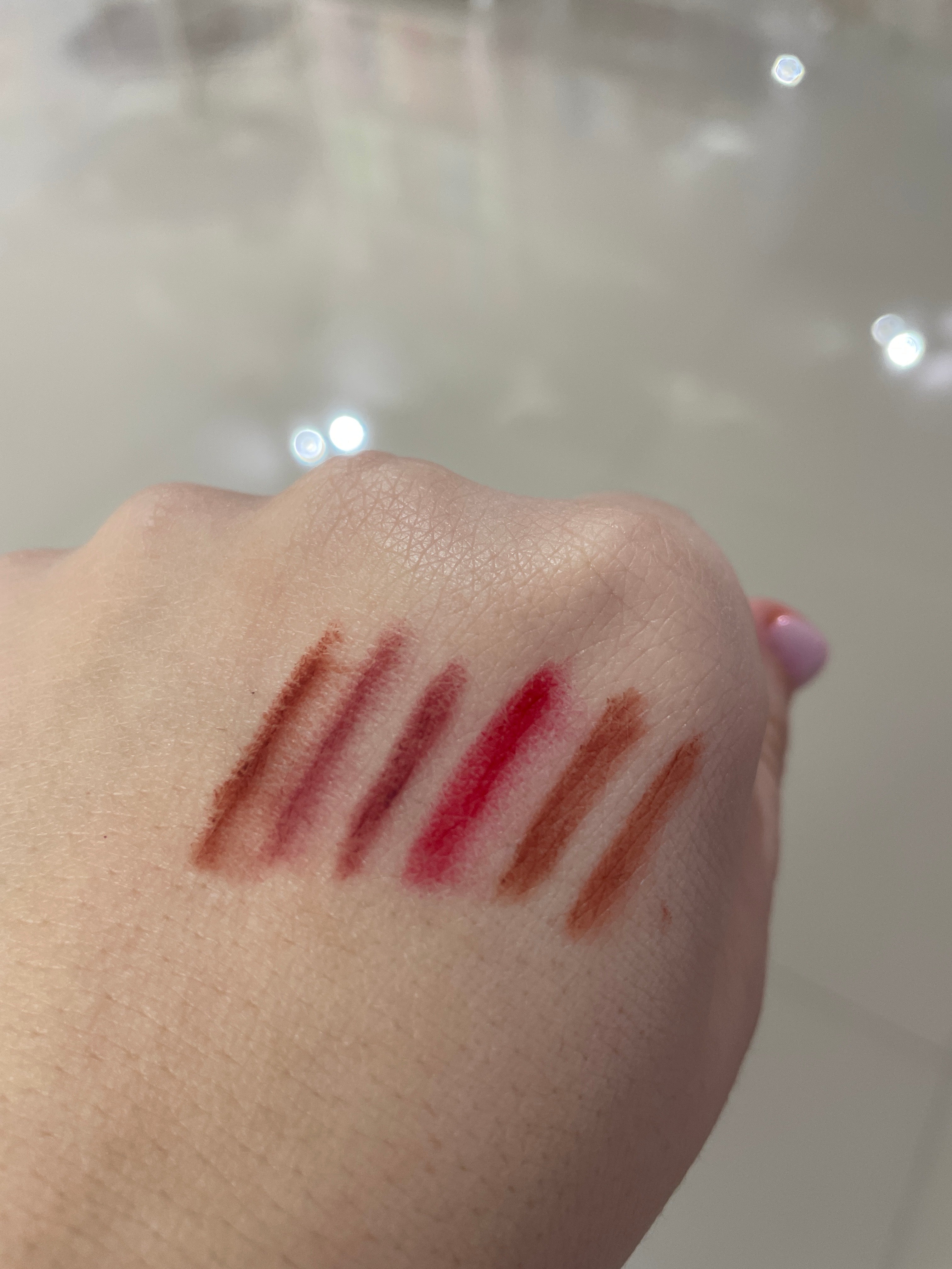 Creion buze - Miss Demi