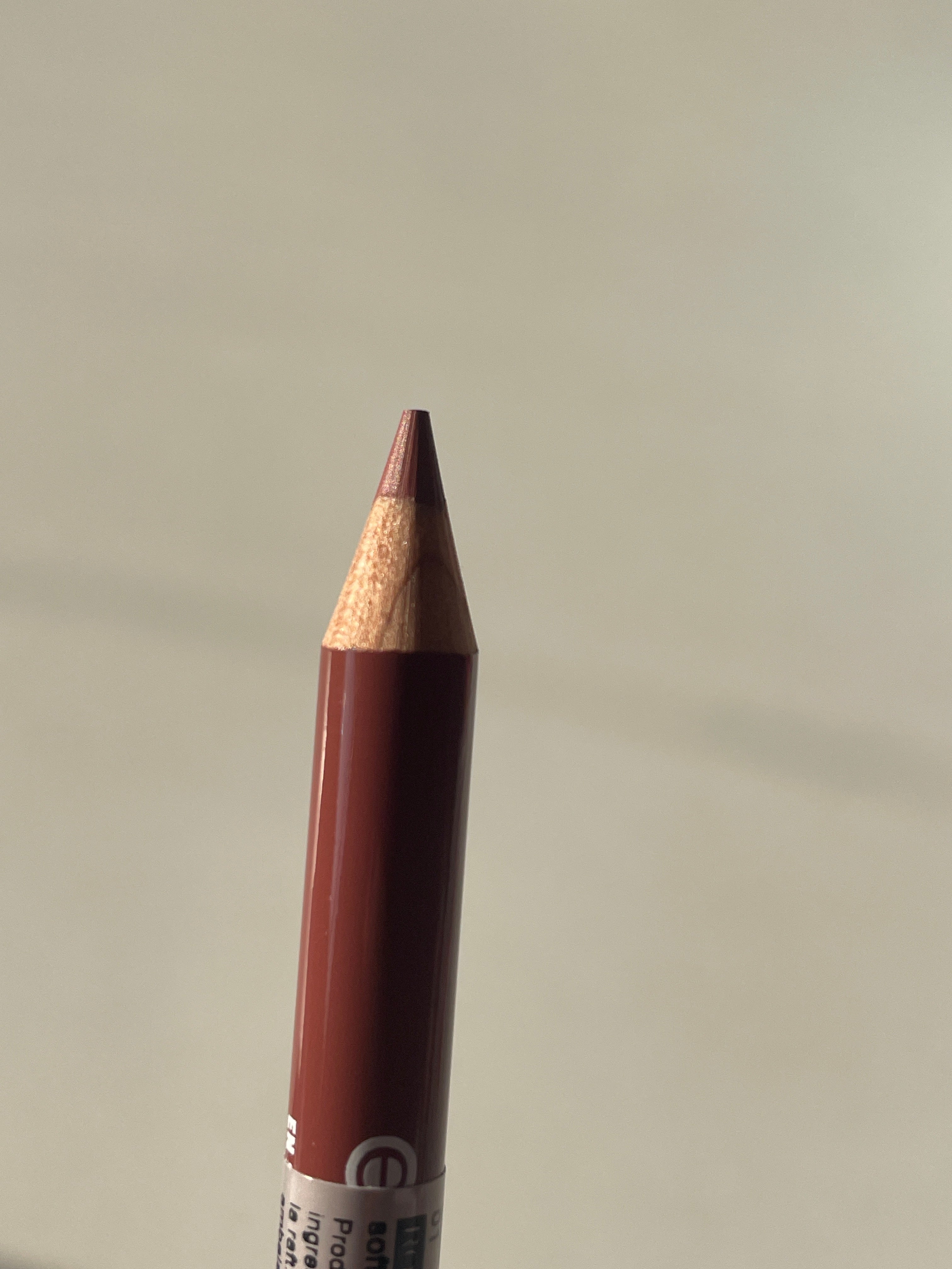 Creion buze Pout line - 01 Like to Mauve - ESSENCE