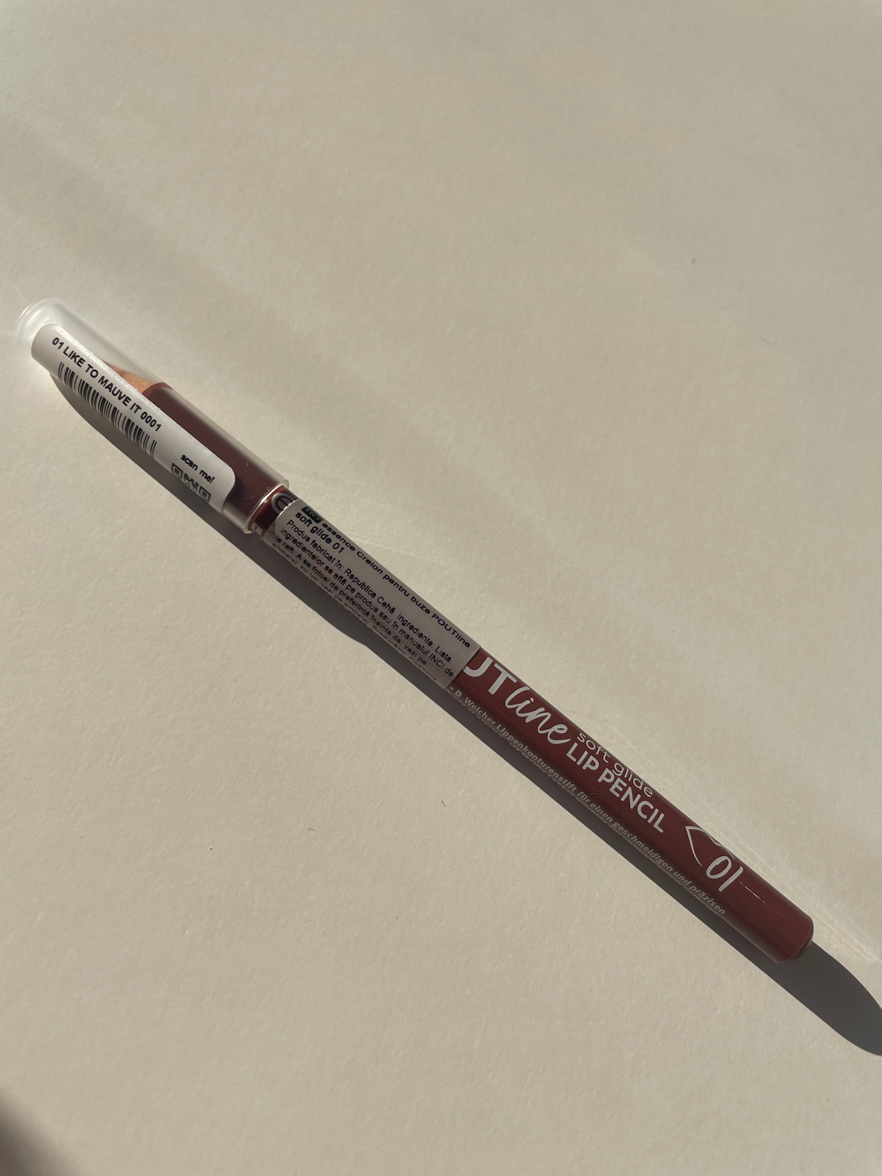 Creion buze Pout line - 01 Like to Mauve - ESSENCE