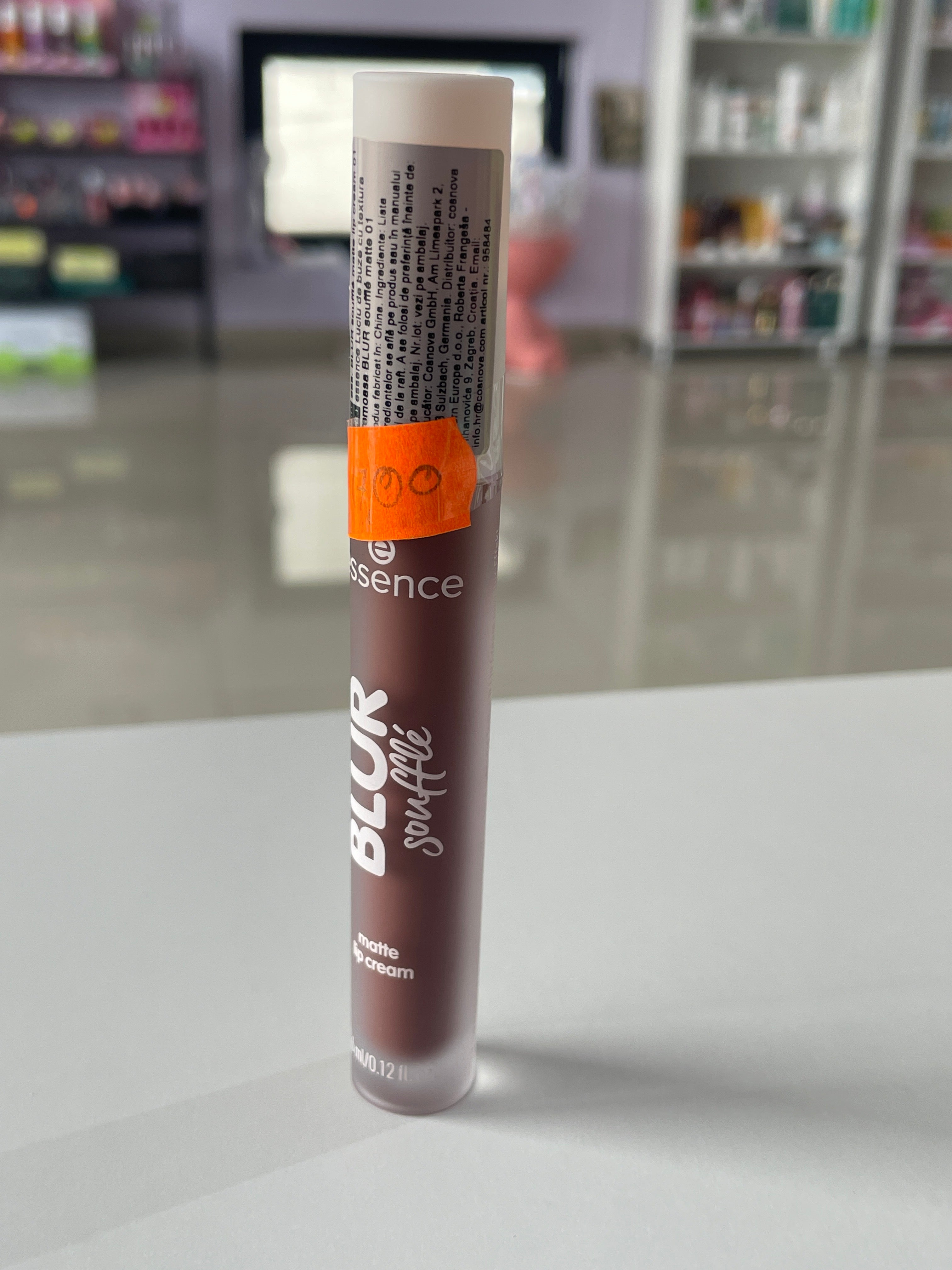 Ruj lichid mat Blur Souffle 01 Deep Scroll - ESSENCE