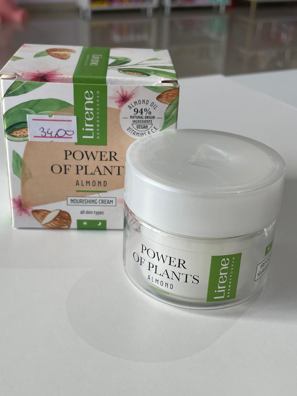 Crema fata Power of Plants Almond - LIRENE