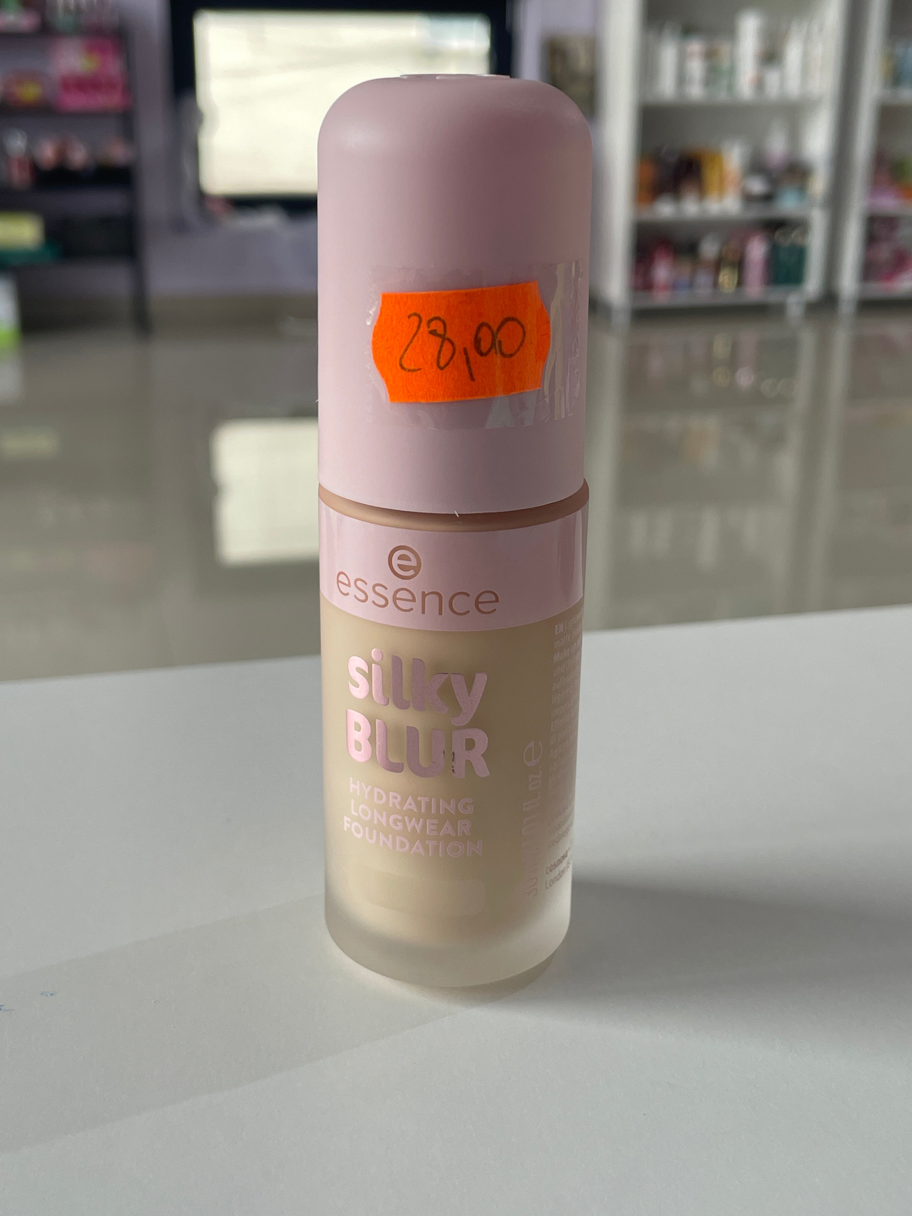 Fond de ten 100 Silky Blur - ESSENCE