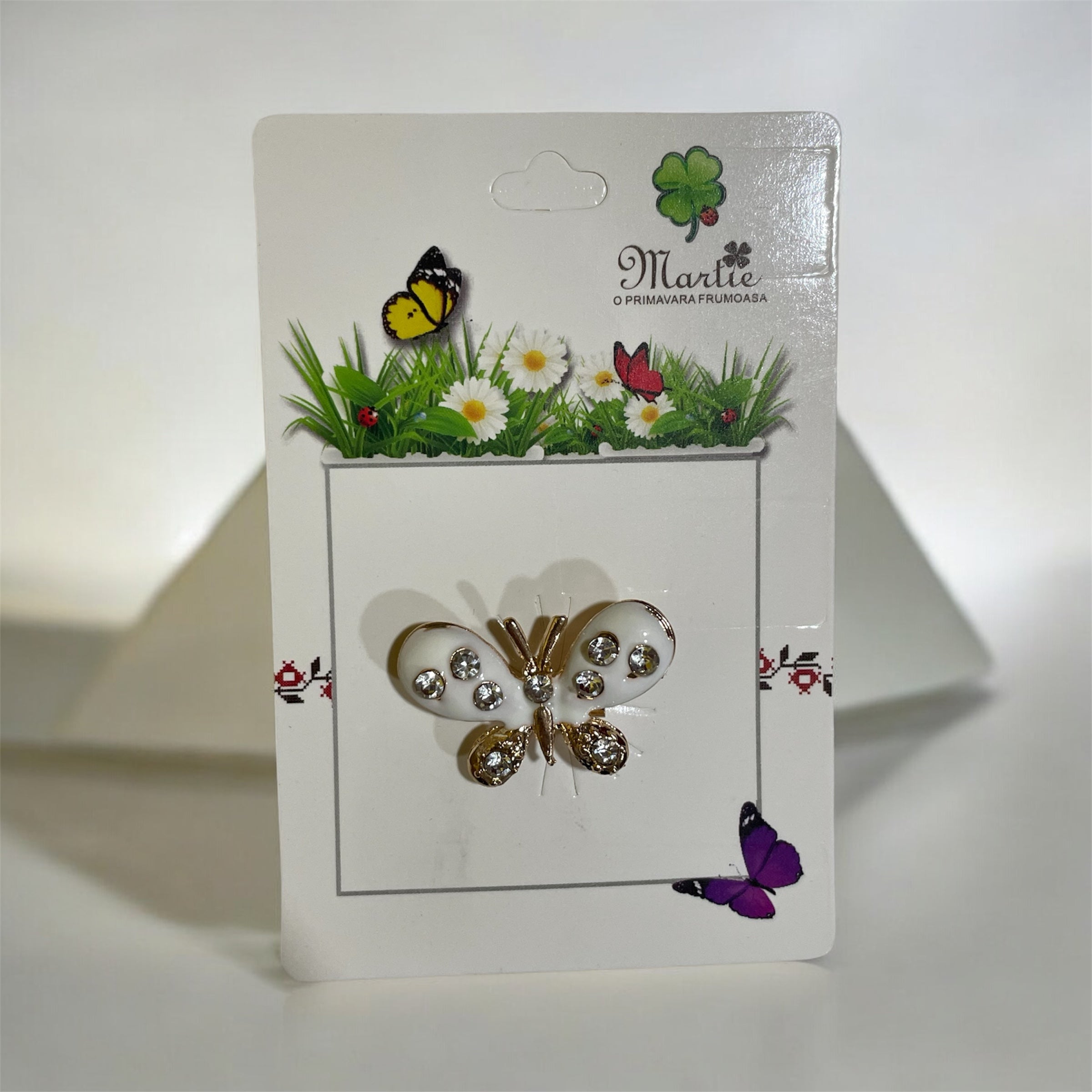 Brosa martisor fluture alb