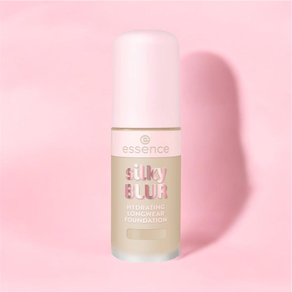 Fond de ten Silky Blur 155 - ESSENCE