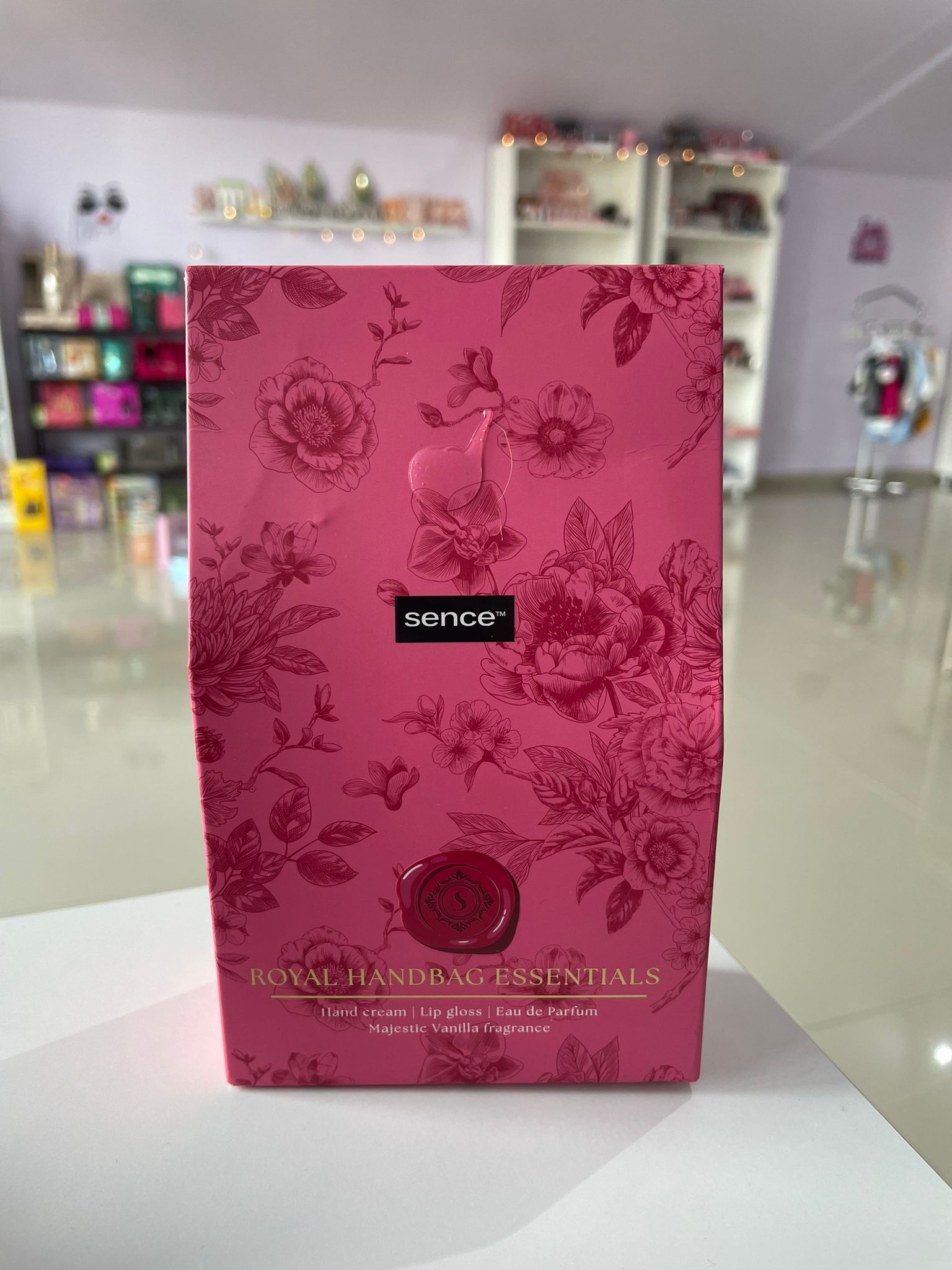 Royal Handbag Essentials - Sence